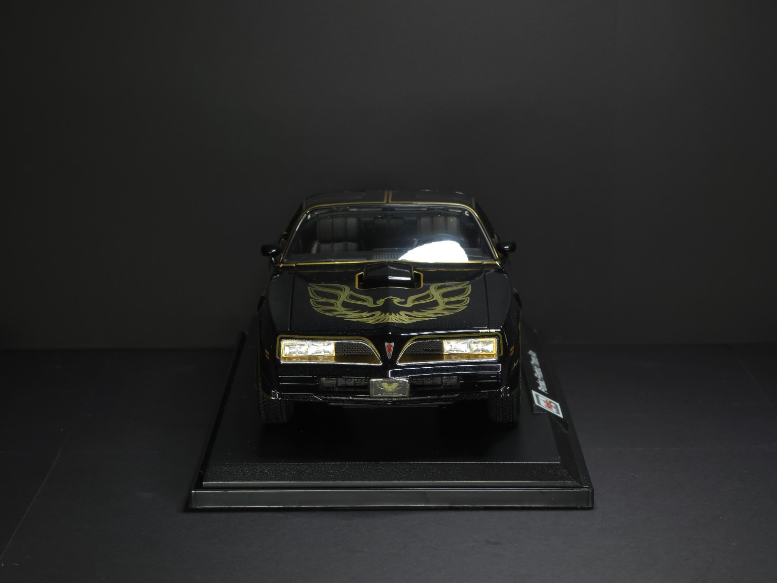 Pontiac Firebird Trans Am 1:18 Maisto Exclusive Style Special Edition – Black