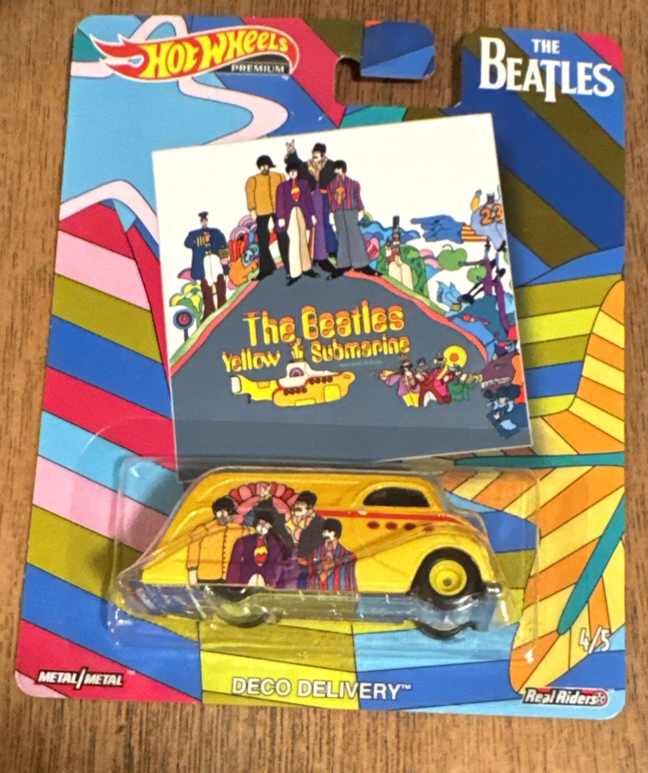 Hot Wheels 5-Car Beatles Set. Help! Revolver Abbey Road Yellow Submarine- NIB