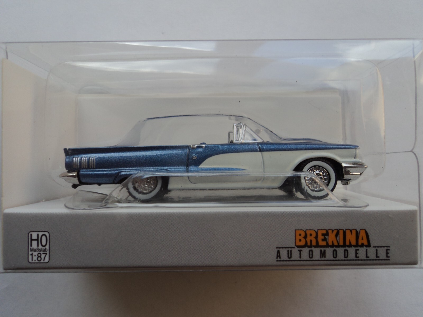 BREKINA 1960 FORD THUNDERBIRD CABRIOLET BLUE / WHITE Conv HO 1/87 PLASTIC