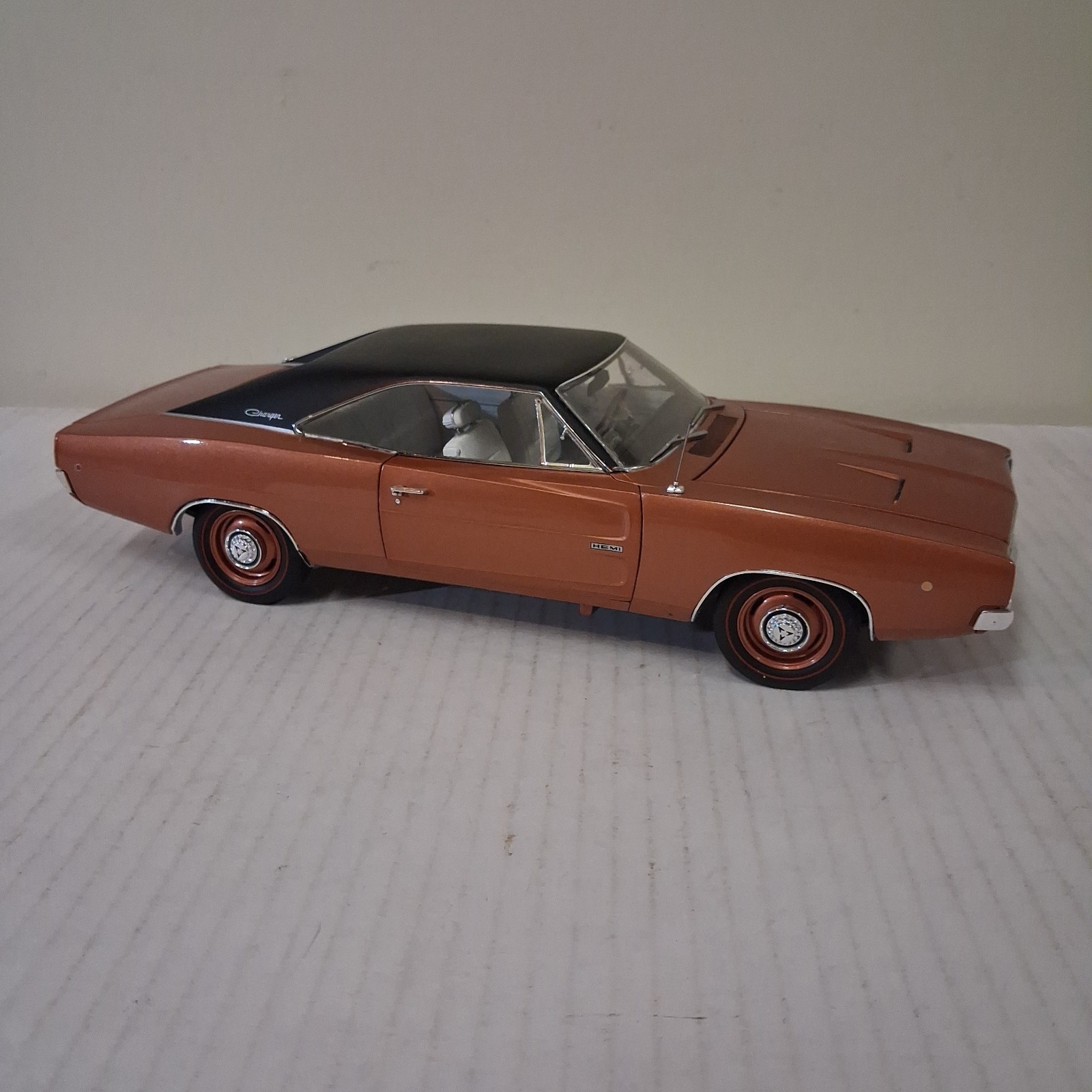 AUTO WORLD 1/18 Diecast BRONZE 1968 DODGE CHARGER R/T SPECIAL 1 OF 1002 Copper