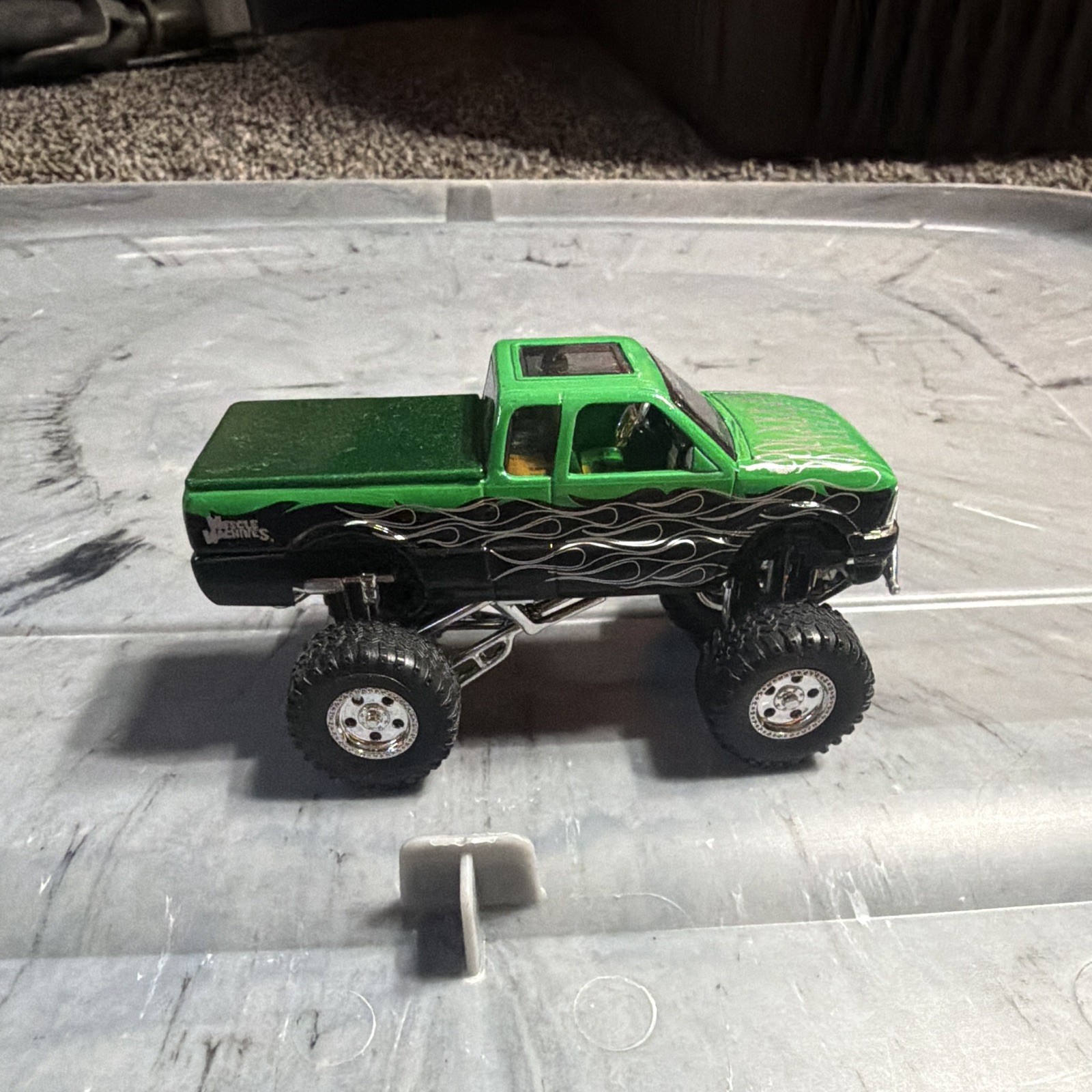 Muscle Machines Truckin 2000 Ford F-150 Black & Green W/Silver Flames – Loose –