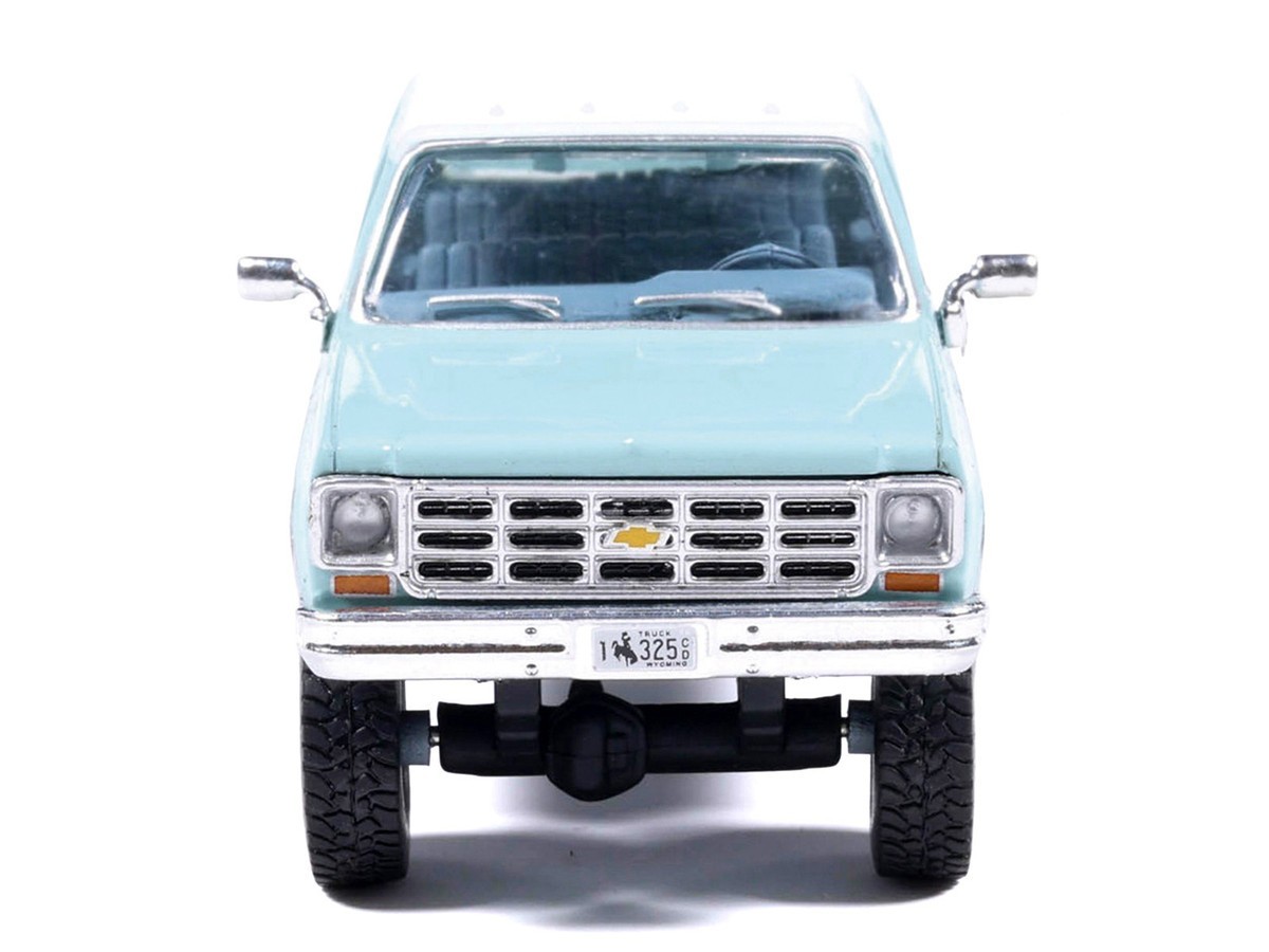 IXO Model 1:64 1978 Chevrolet Silverado K30 Crew Cab Fleetside Lifted Blue White