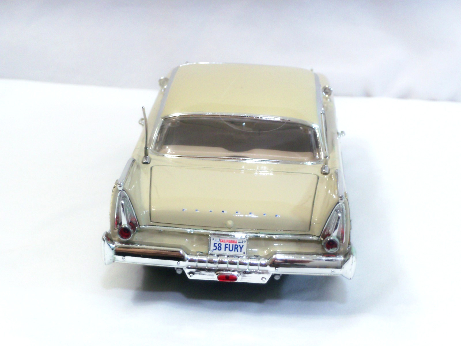 PLYMOUTH FURY 1958 MOTOR MAX 1/18TH SCALE*TLC