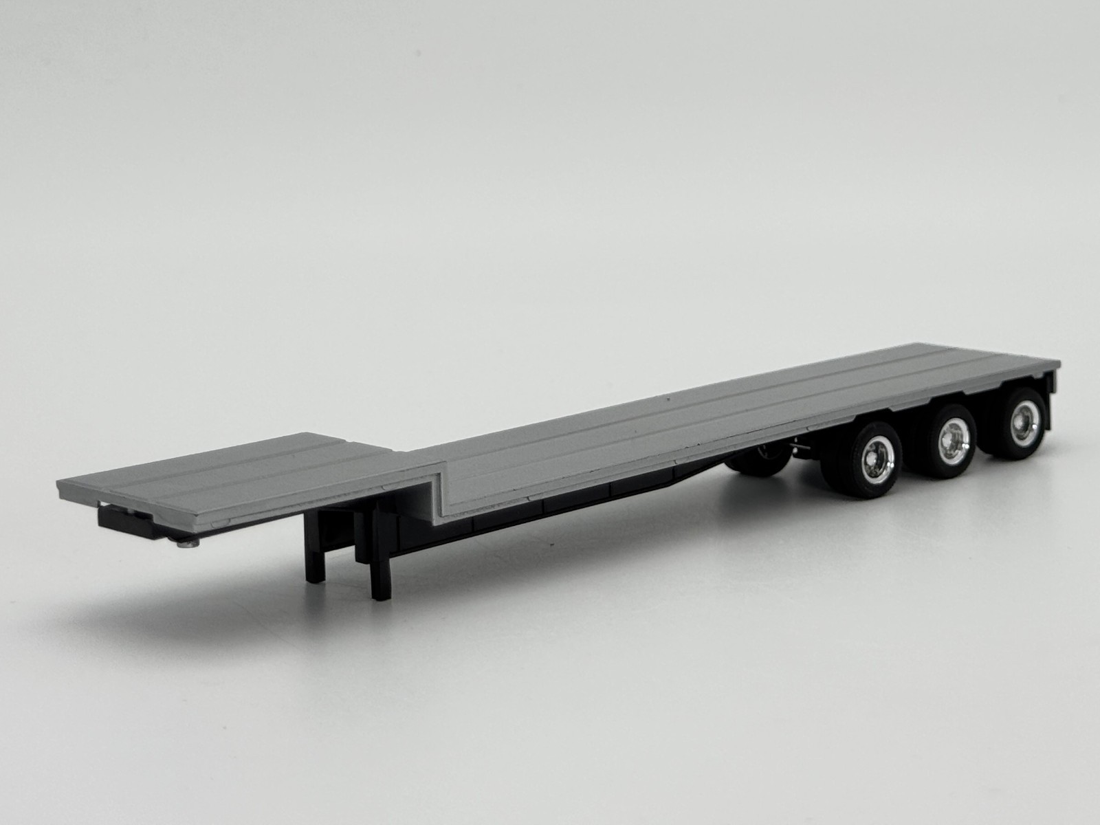 Promotex Herpa 1/87 HO 3 Axle Equipment Trailer Black Gray