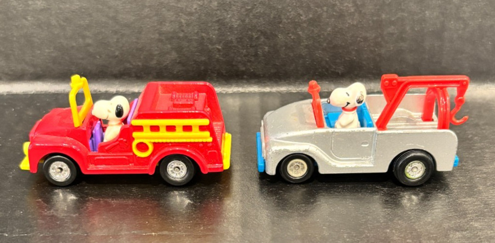 2 Aviva Diecast, SNOOPY FIRE TRUCK / SNOOPY TOW TRUCK (Peanuts Gang)