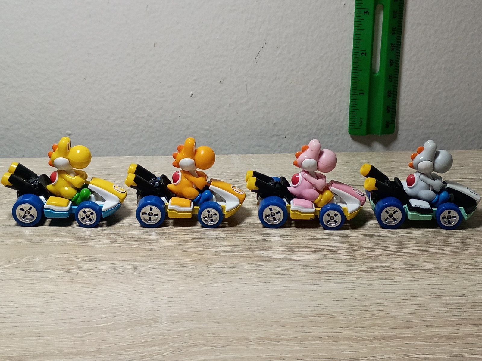 16-PK YOSHI Mystery Egg Super Mario Kart Hot Wheels Pink Yellow Orange Black