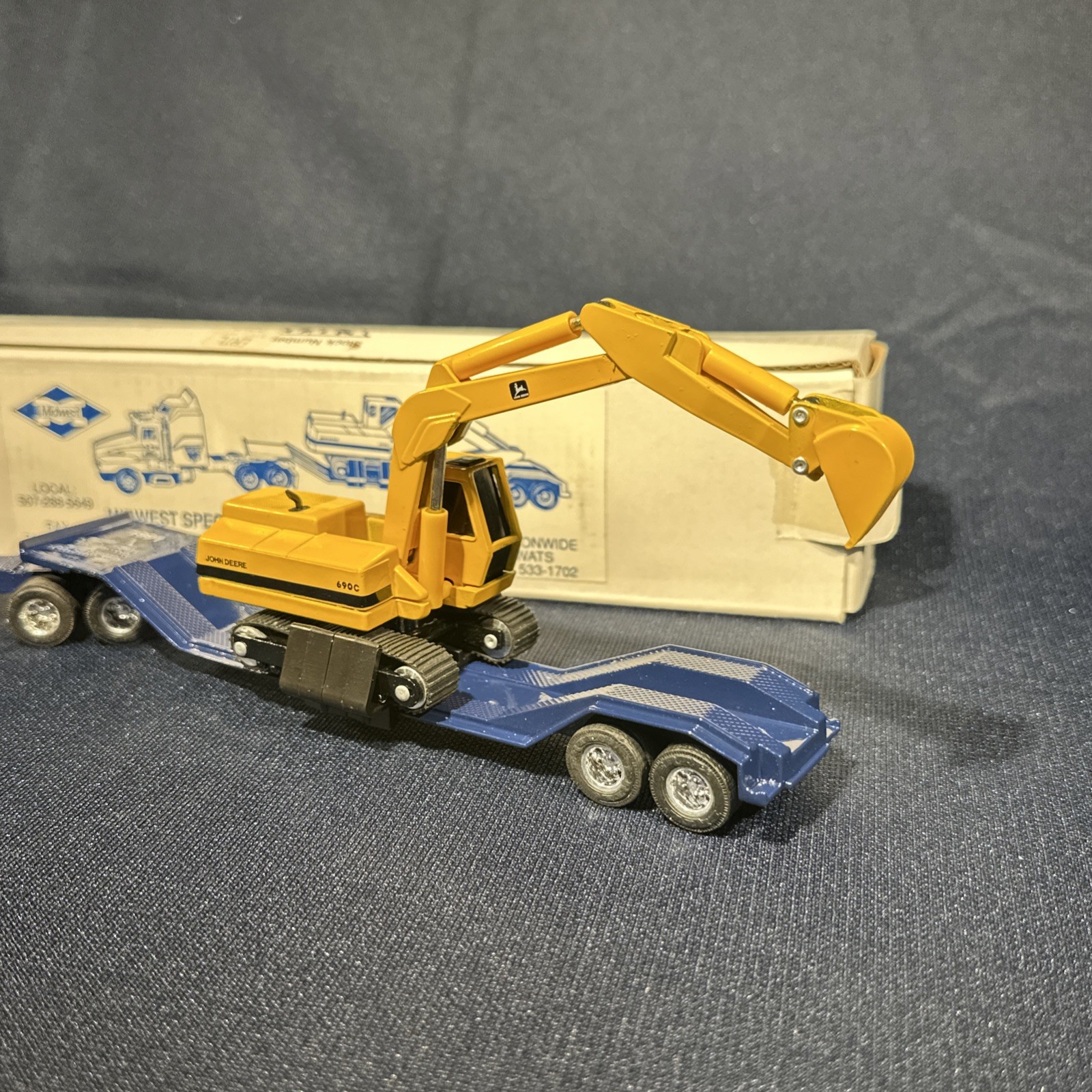 1:64 Ertl Kenworth Midwest Specialized Transportation Lowboy/John Deere 690c NIB