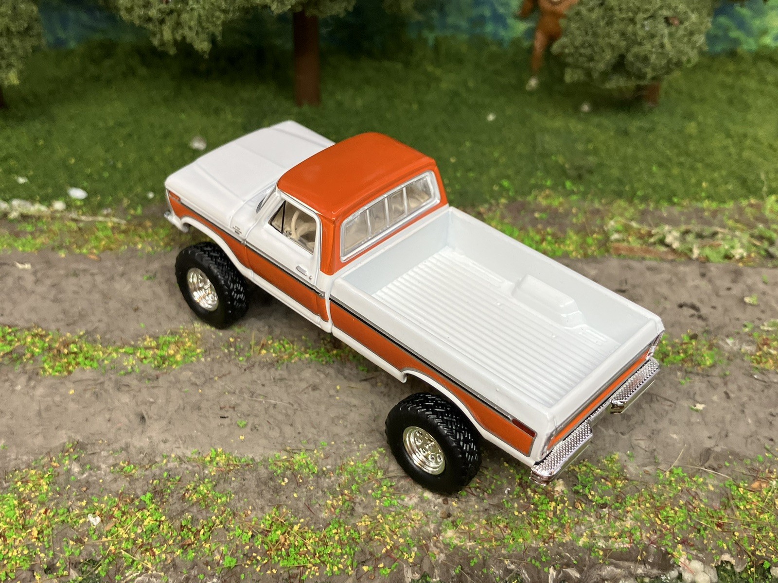 1977 Ford F-150 Ranger Explorer Lifted 4×4 Truck 1/64 Diecast Custom Greenlight