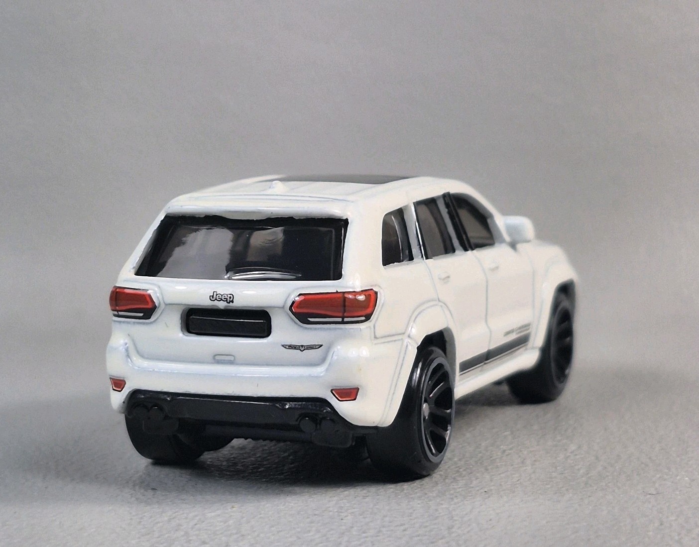 2019 JEEP GRAND CHEROKEE TRACKHAWK Diorama Collectible DieCast Model 1:64 LOOSE
