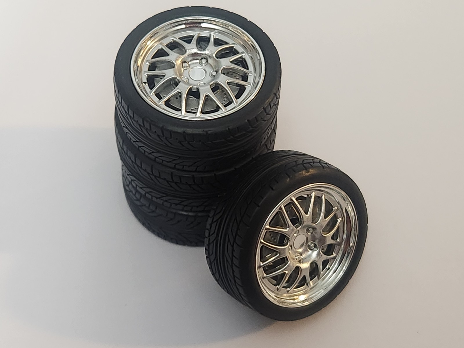 1/18 ACME Street Fighter 18″ Wheel & Tire Set-A1805222W