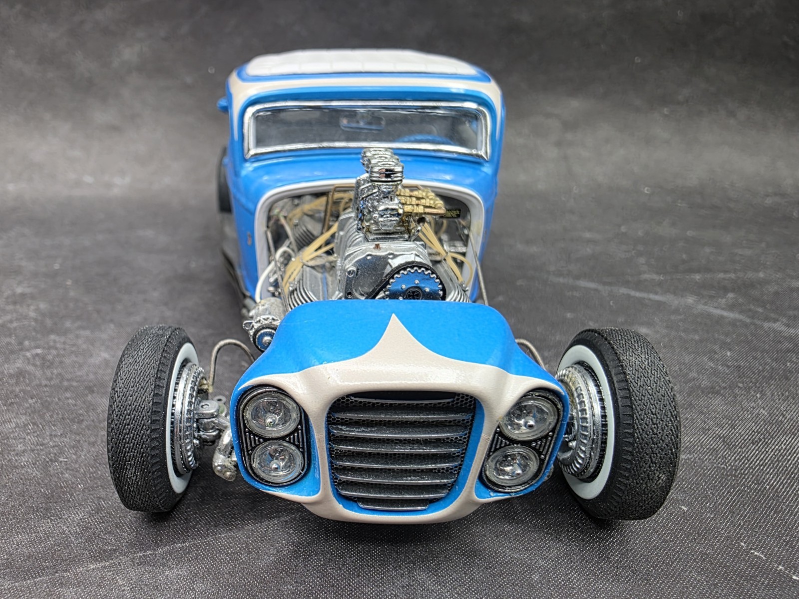 Danbury Mint 1932 Ford Little Deuce Coupe V8 1:24 Scale Diecast Beach Boys Car