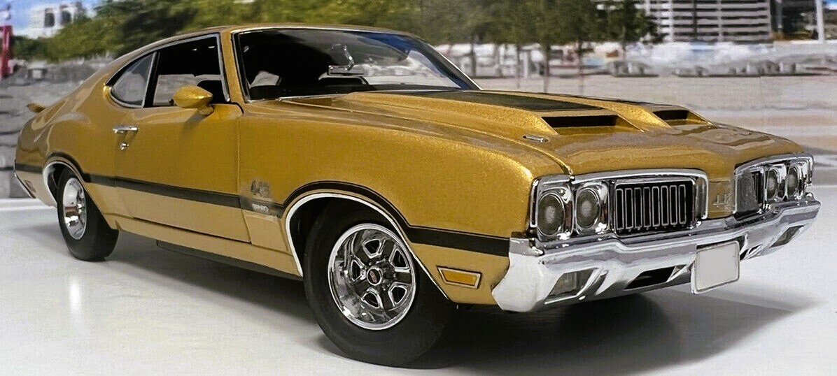 Oldsmobile 442 OLDS Race Car Custom Built1 24Model18Hot Rod12Carousel GOLD1966
