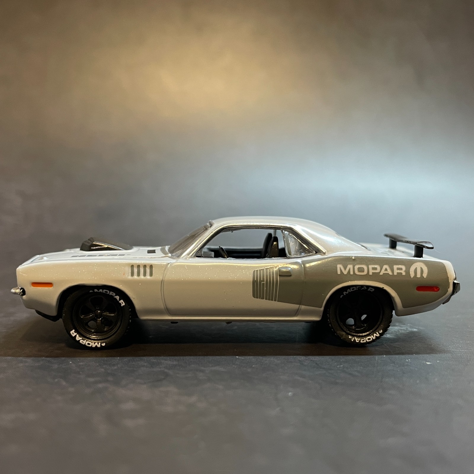 1971 Plymouth HEMI Cuda *light ceramic gray* 1/64 M2 Machines Premium Diecast