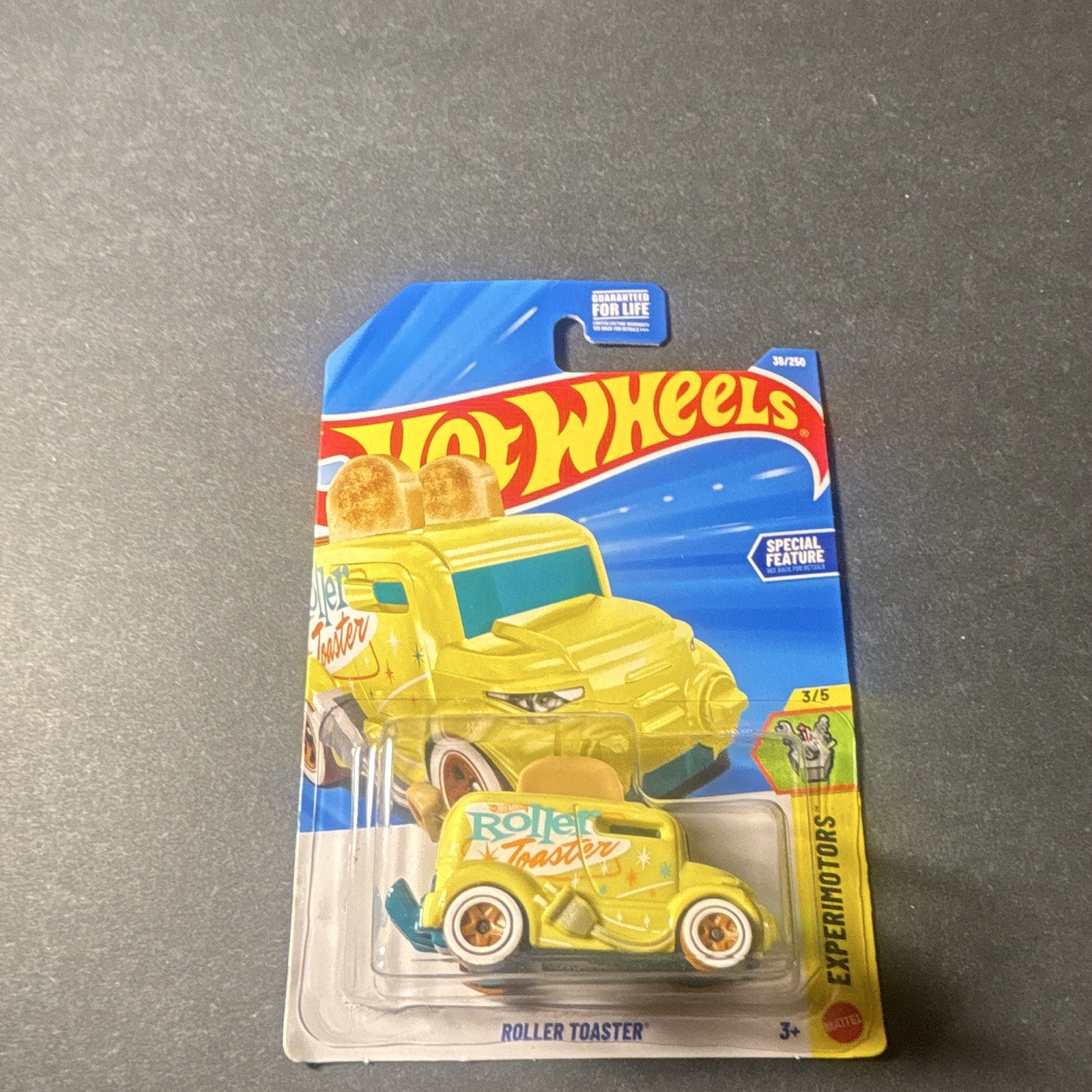 Hot Wheels Experimotors Roller Toaster 1:64 Diecast Car, Yellow, 2023, Unopened