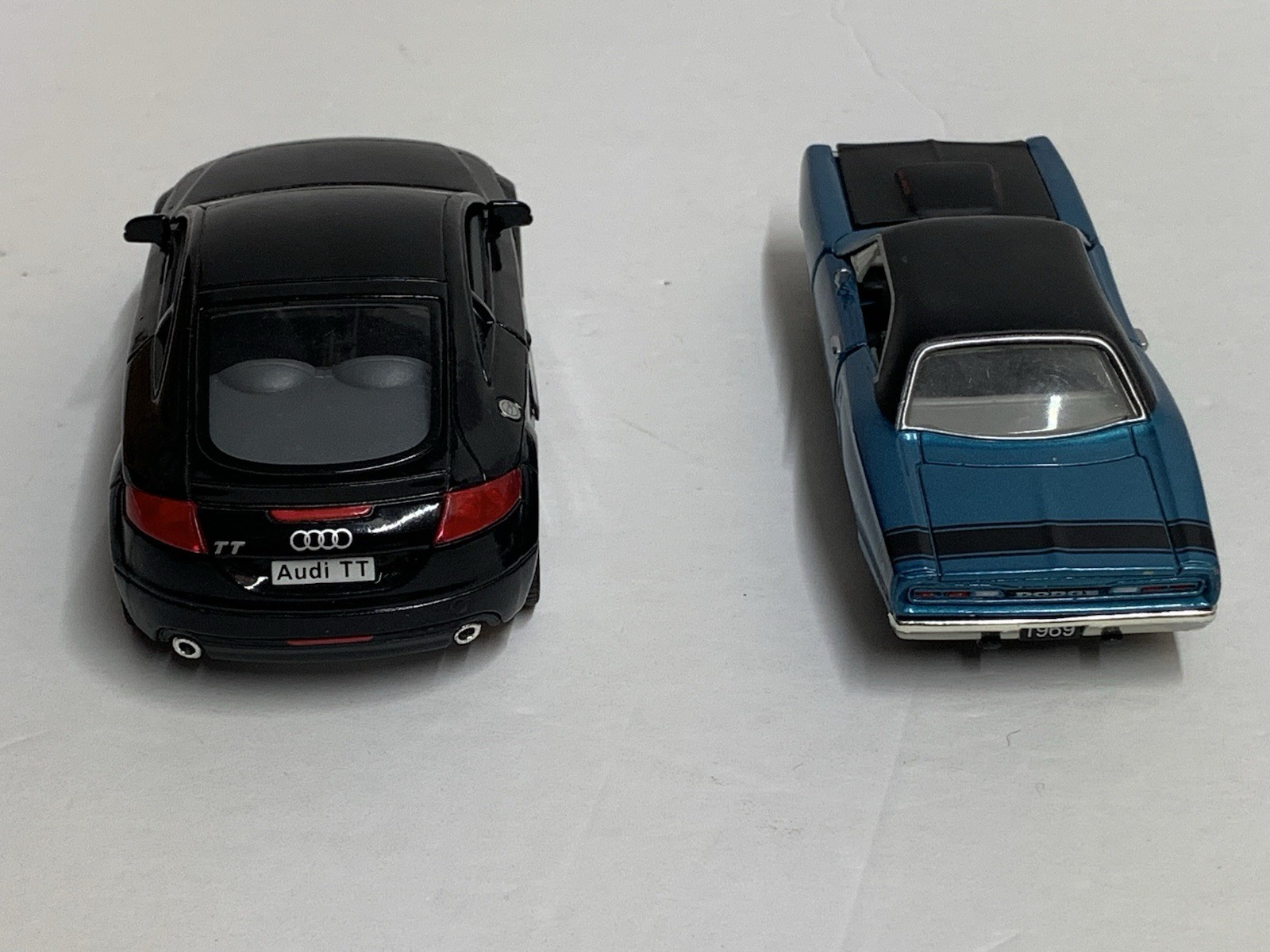 Lot Of 2 Toy Cars Die-cast And Plastic Hot wheels And Other Brands Preowned.