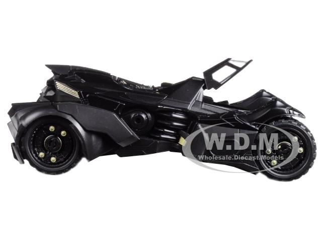 ARKHAM KNIGHT BATMOBILE W/ DIECAST BATMAN FIGURE 1/24 DIECAST CAR BY JADA 98037