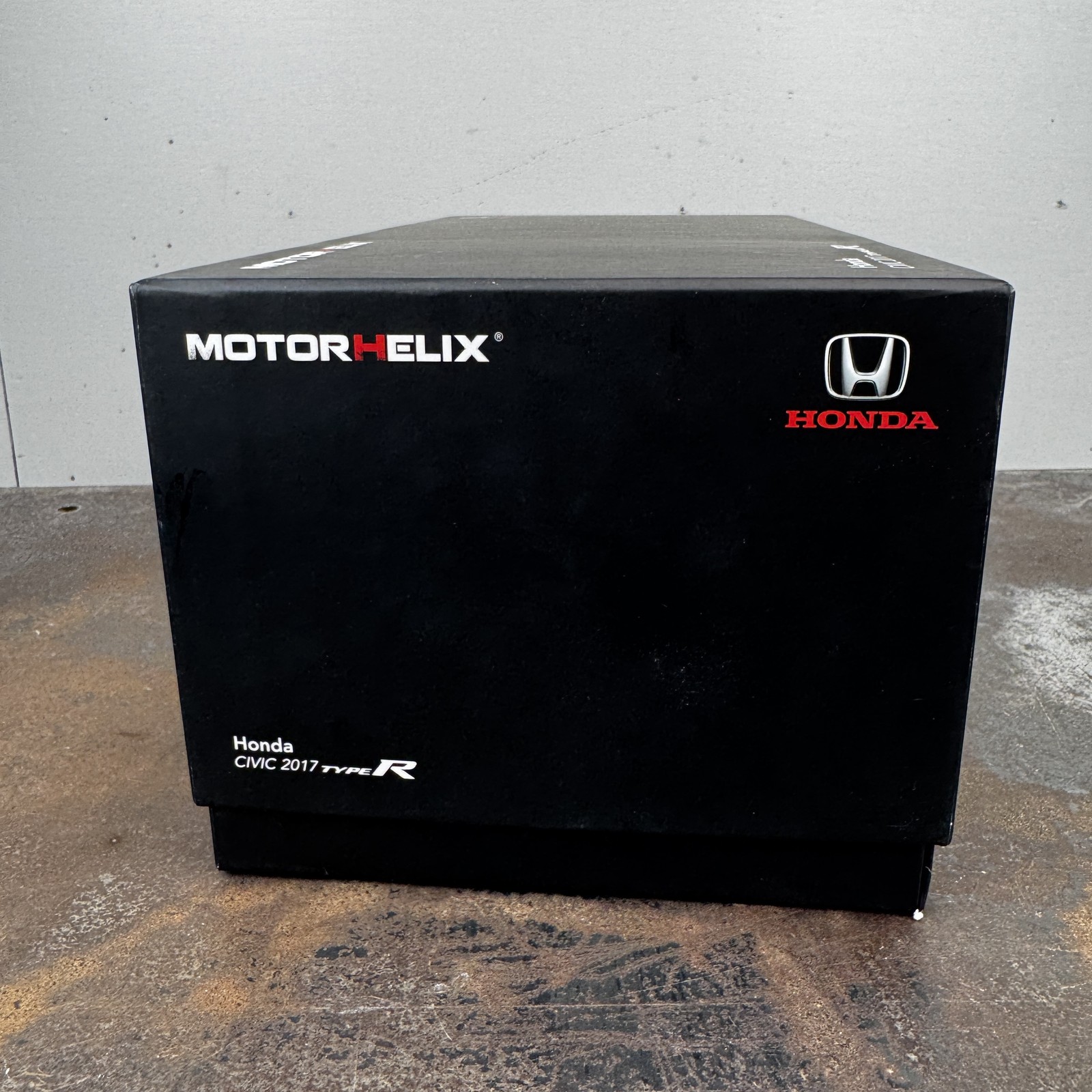 MOTORHELIX 2017 Honda Civic Type R 1:18 Model Vehicle w/ Box WHITE LTD to 299