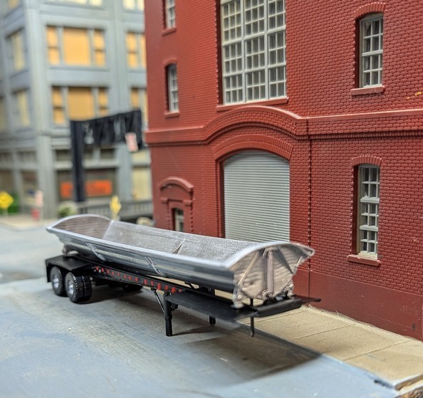 1/87 HO Scale Custom Built Dual Axle Silver Heavy Duty Side Dump Trailer.