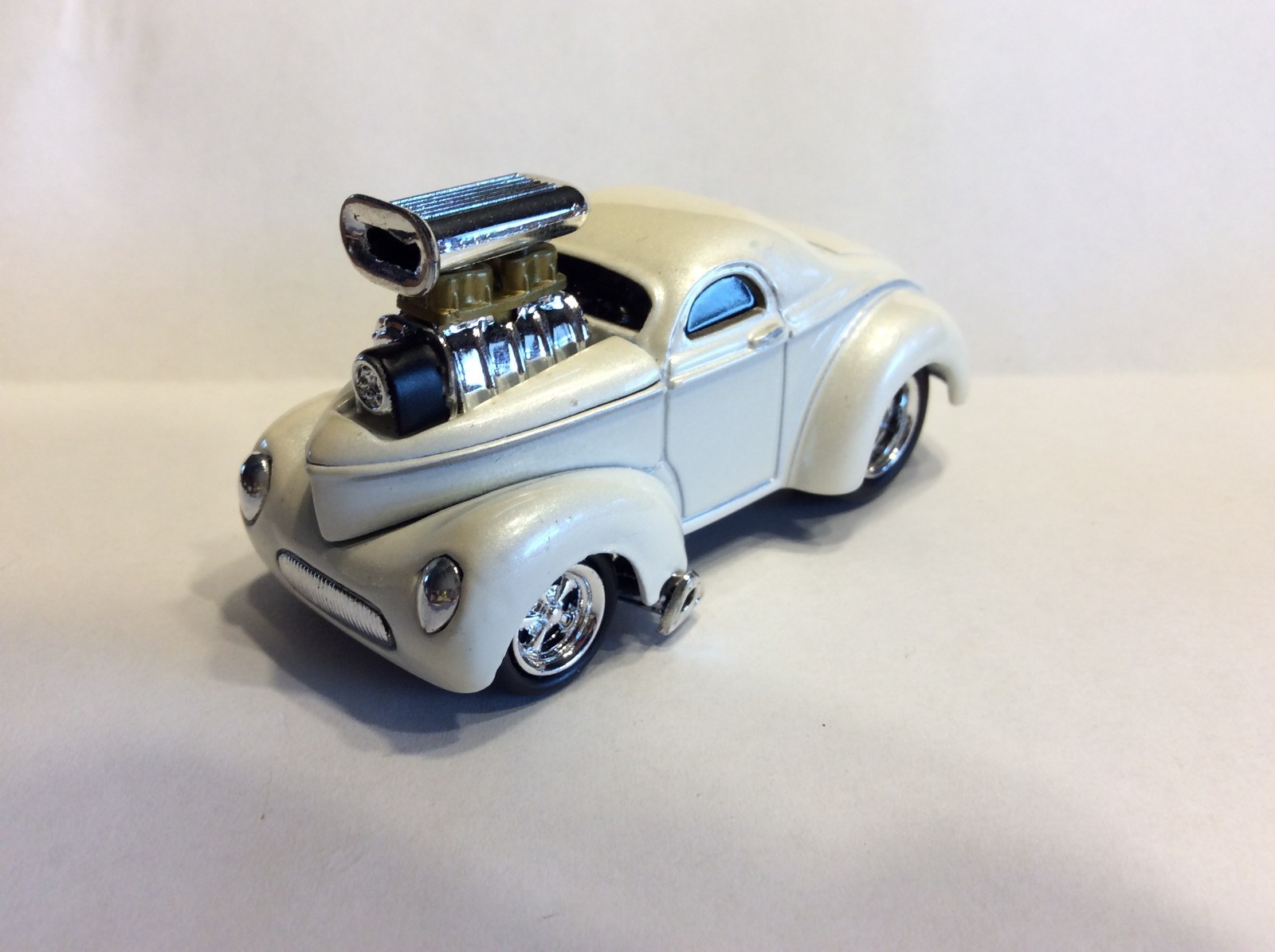 MUSCLE MACHINES 1941 41 WILLYS COUPE LIMITED EDITION – 1/64 DIECAST