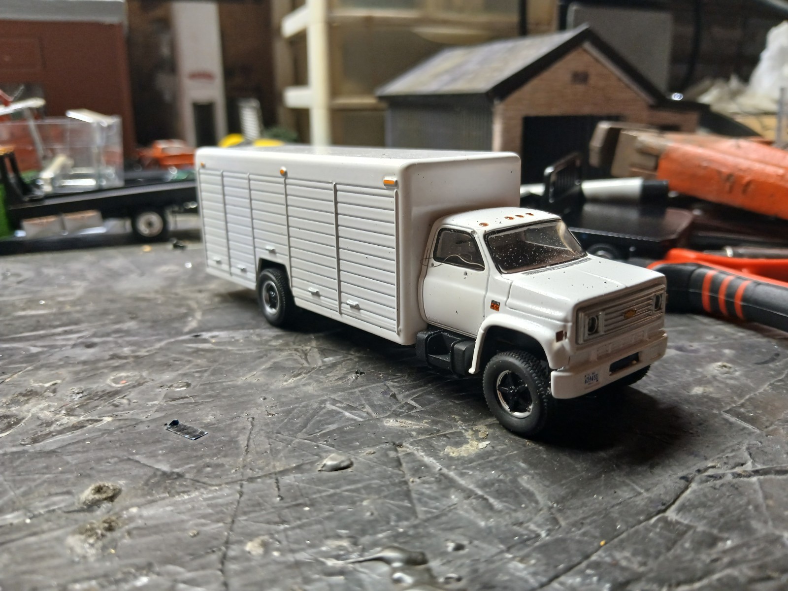 1 64 Custom Built C60 Beverage Truck Greenlight
