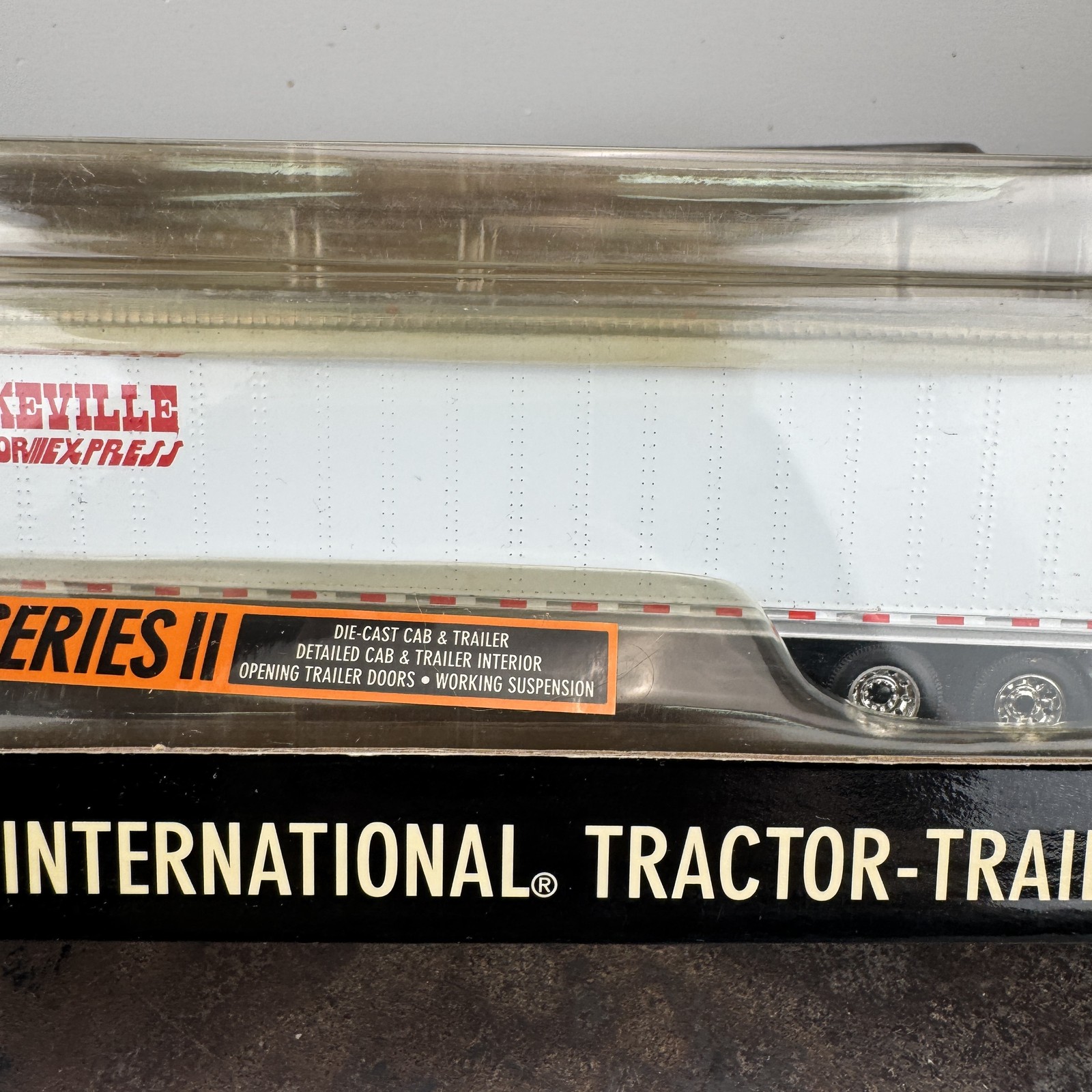 DCP LAKEVILLE MOTOR EXPRESS LME 1:64 International 9200 Truck w/ Trailer #30193