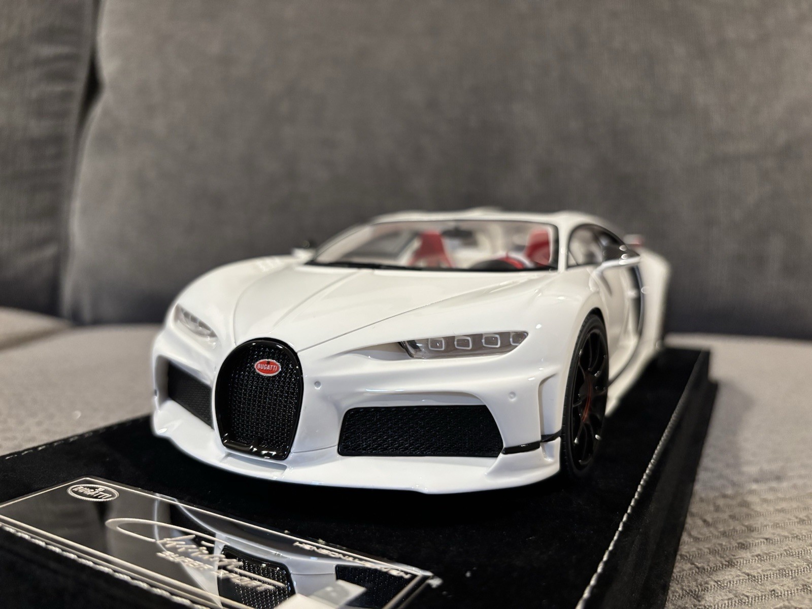 1/18 HH Henson & Heaven Bugatti Chiron Super Sport White/Red Limited 30pcs