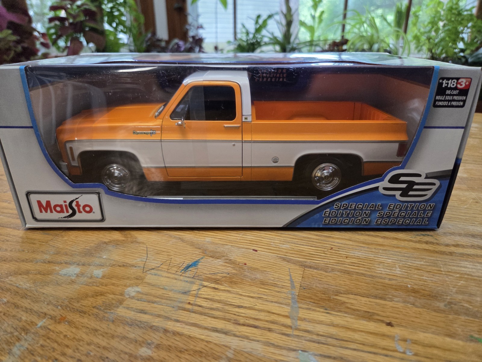 Maisto 1:18 1974 Chevrolet C10 Cheyenne Super Diecast Truck Orange/White Specia…