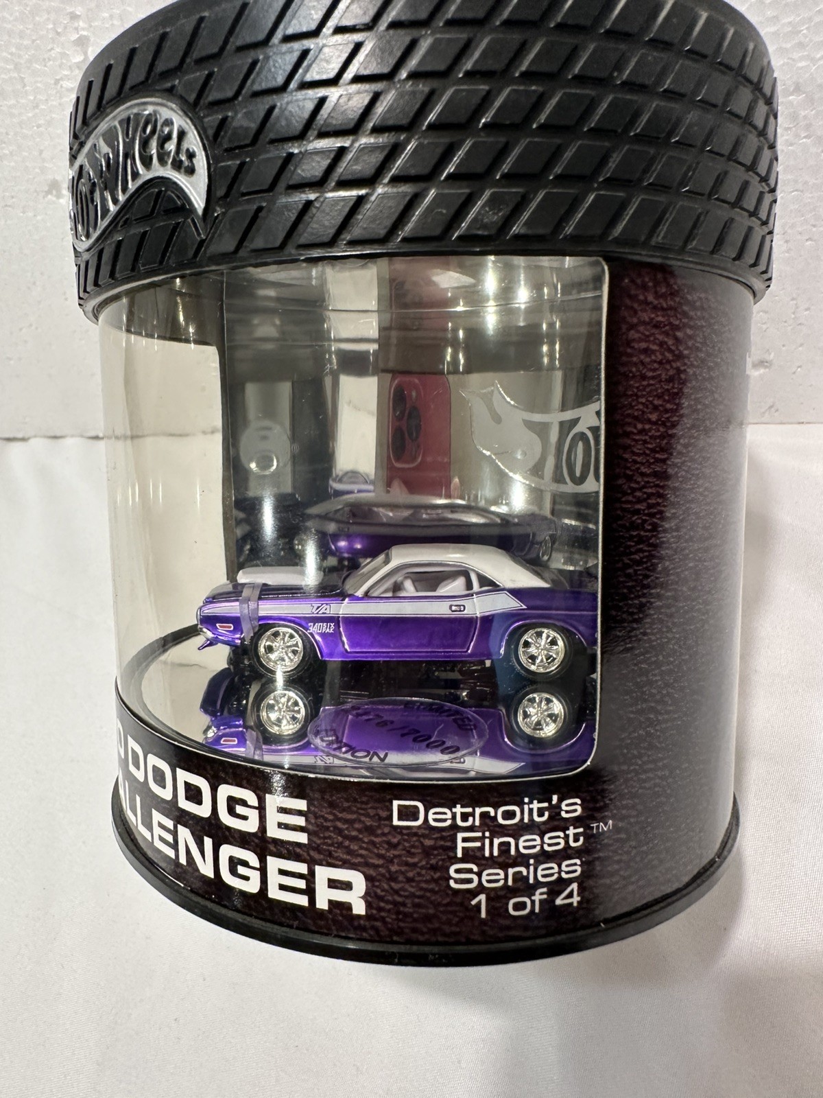 Hot Wheels ’70 Dodge Challenger Purple -Oil Can Display -New Sealed 2476/7000