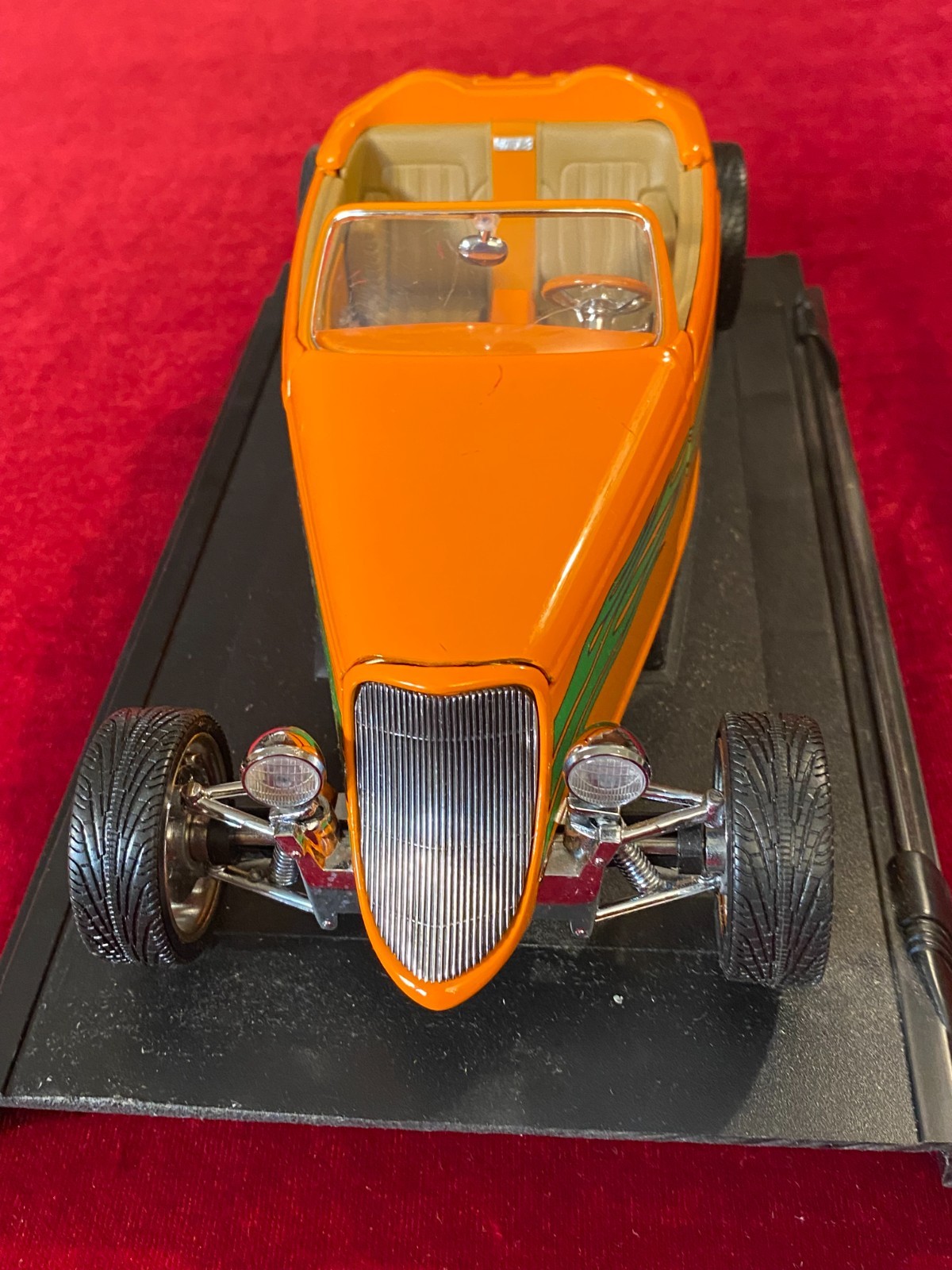 Shyne Rodz Collection 1:18 Die-Cast 1933 Ford Convertible Coupe lot 134 no box