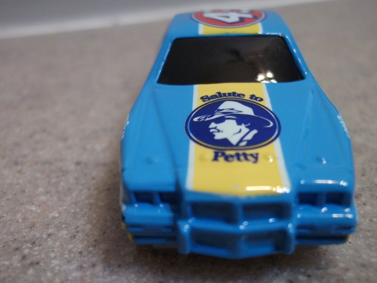 THE KING Richard Petty Vintage 1984 Pontiac Grand Prix 1/64 NASCAR