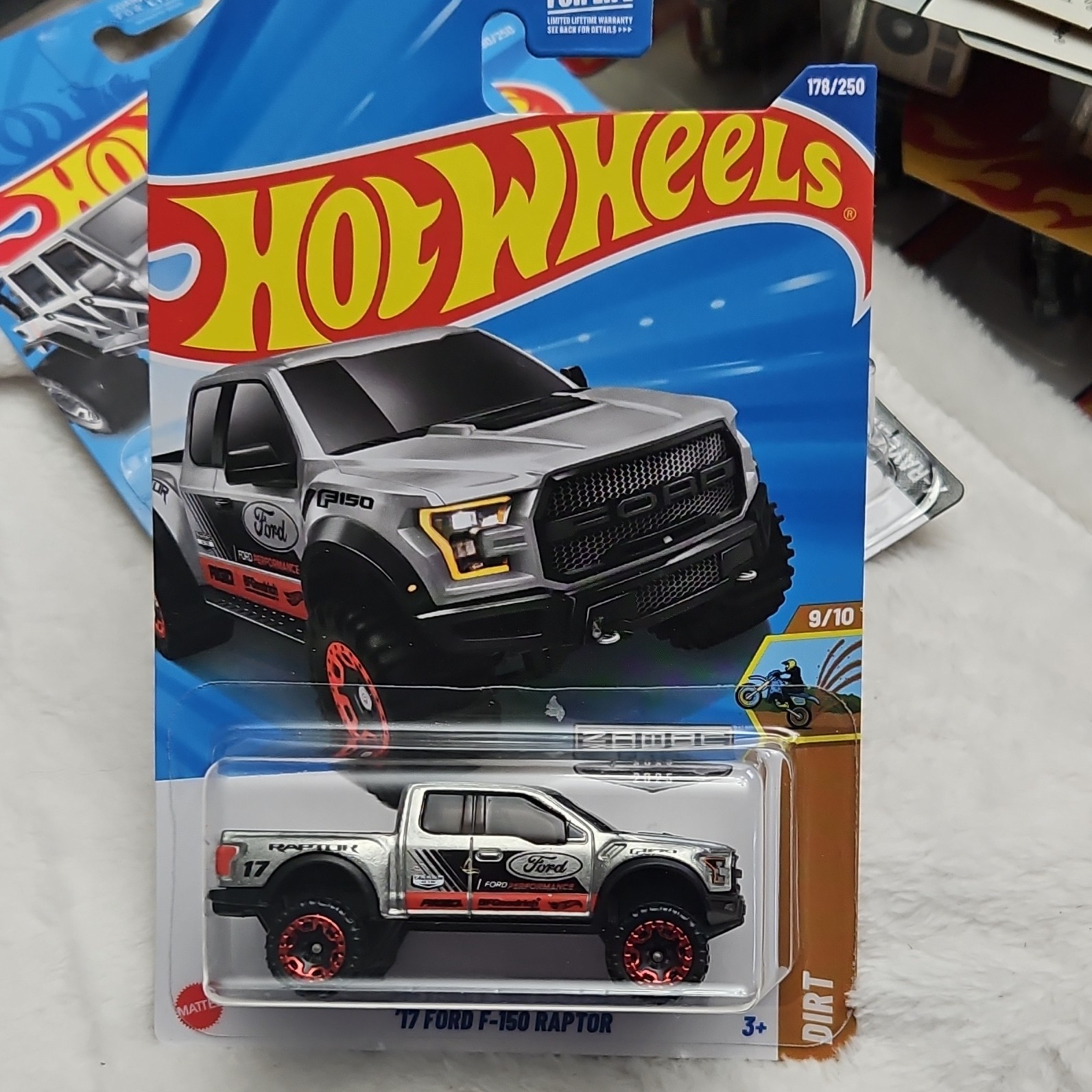 Hot Wheels 2017 Ford F-150 Raptor HW Dirt 1:64 Diecast Silver/Black/Red Zamac