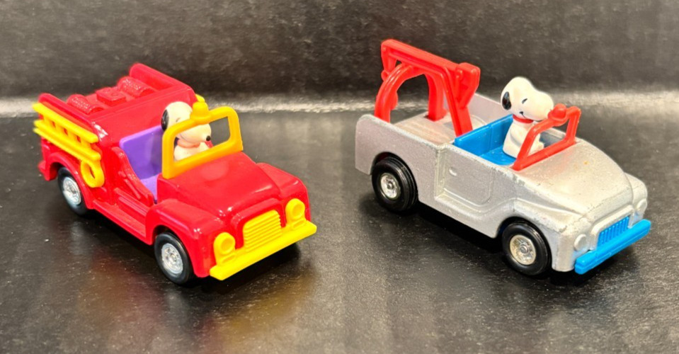 2 Aviva Diecast, SNOOPY FIRE TRUCK / SNOOPY TOW TRUCK (Peanuts Gang)