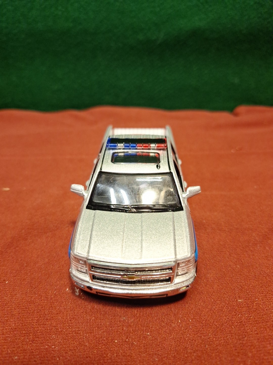 Kinsmart 1:46 2014 Police Chevy Silverado Sliver