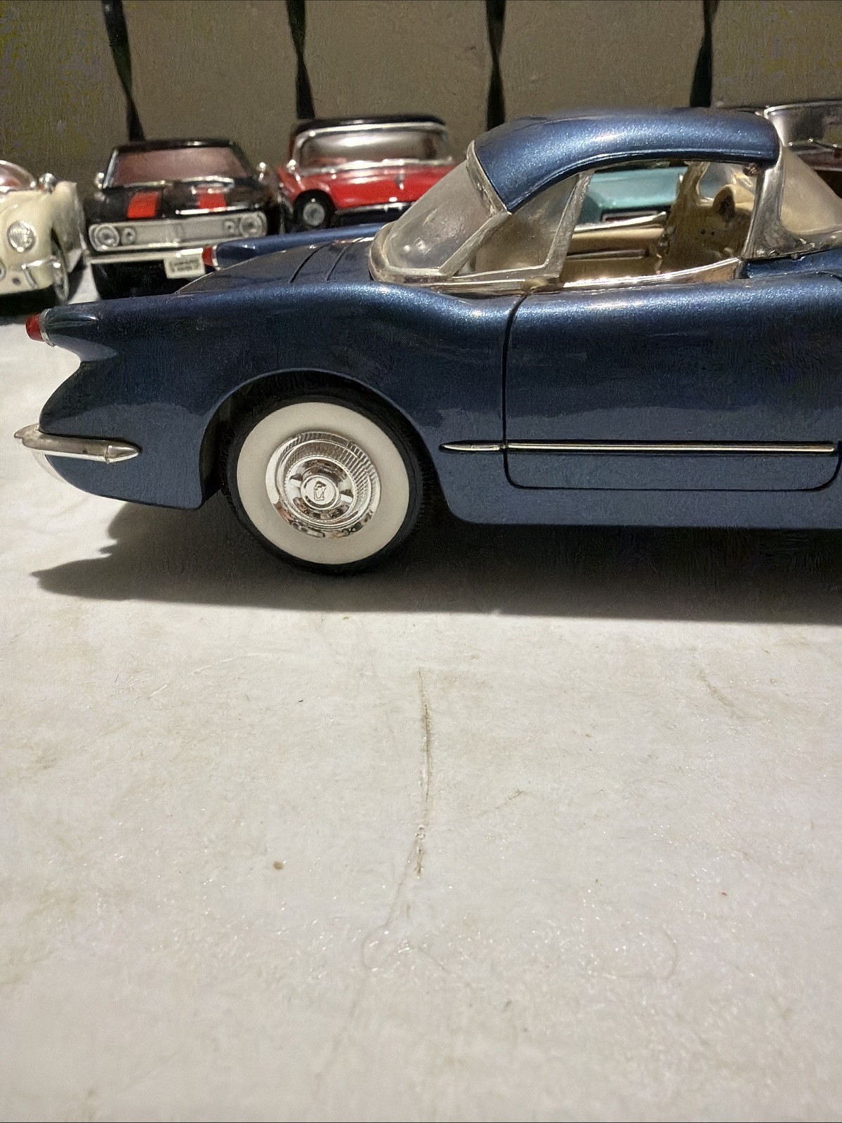 1954 Chevrolet Corvette Convertible Mira Golden Line 1:18 Diecast Car Model Navy