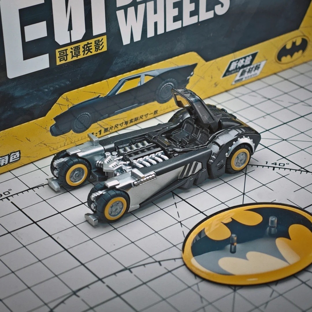 US Seller! Blokees Wheels E01 White Knight Batmobile Batman Comic 1:64 Model