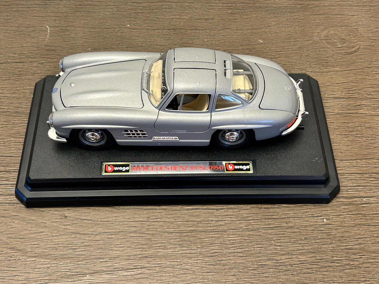 Burago Mercedes Benz 300SL 1954 1/24 Scale Gull Wing Diecast With Stand