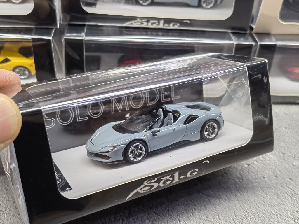 Solo 1:64 Ferrari SF90 sports car hardtop convertible alloy car model
