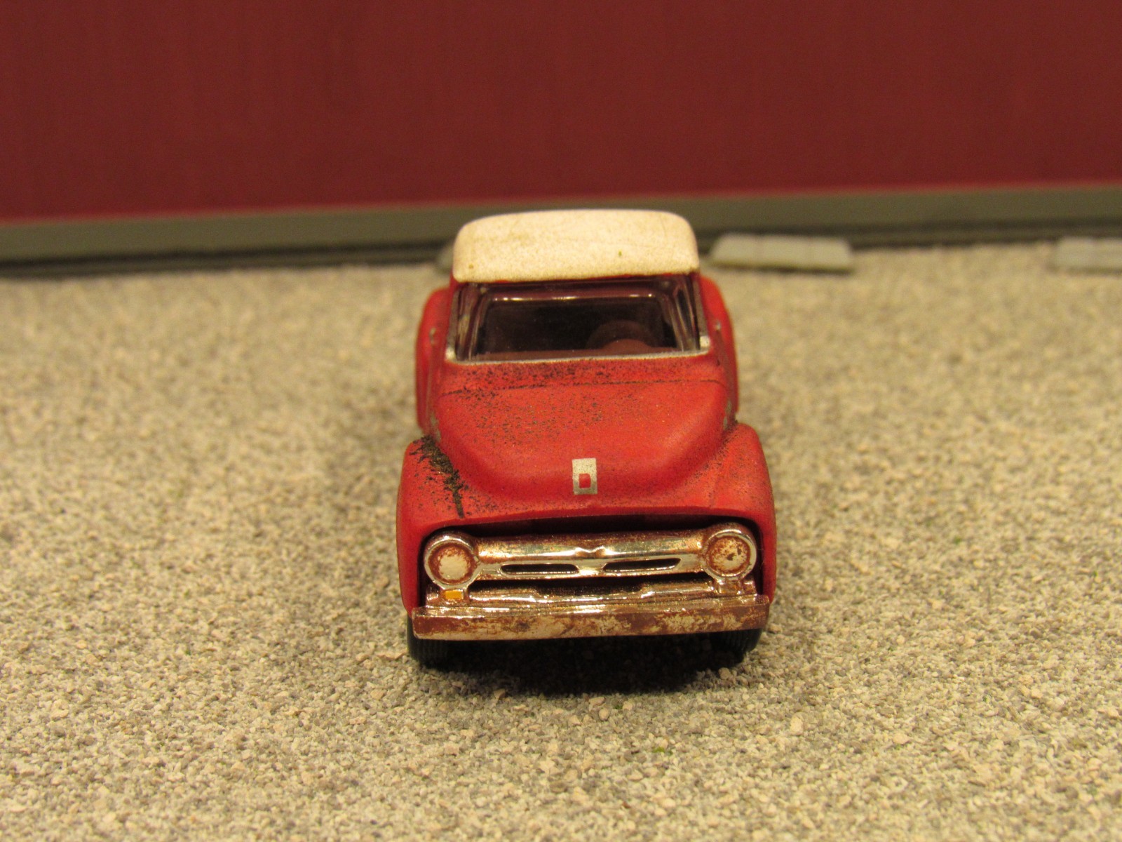 CUSTOM BUILT WEATHERED RUSTY JUNK PARTS YARD 1956 FORD COKE COLA TRUCK 1:64/