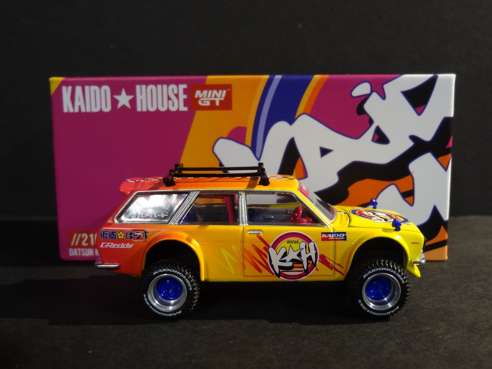 KAIDO HOUSE x MINI GT – DATSUN 510 WAGON 4X4 KAIDO ISLANDS V1 #KHMG210 -SEALED