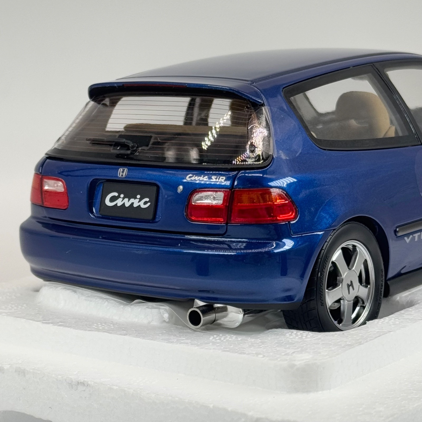 *BRAND NEW* LCD 1/18 Honda Civic EG9 MK5