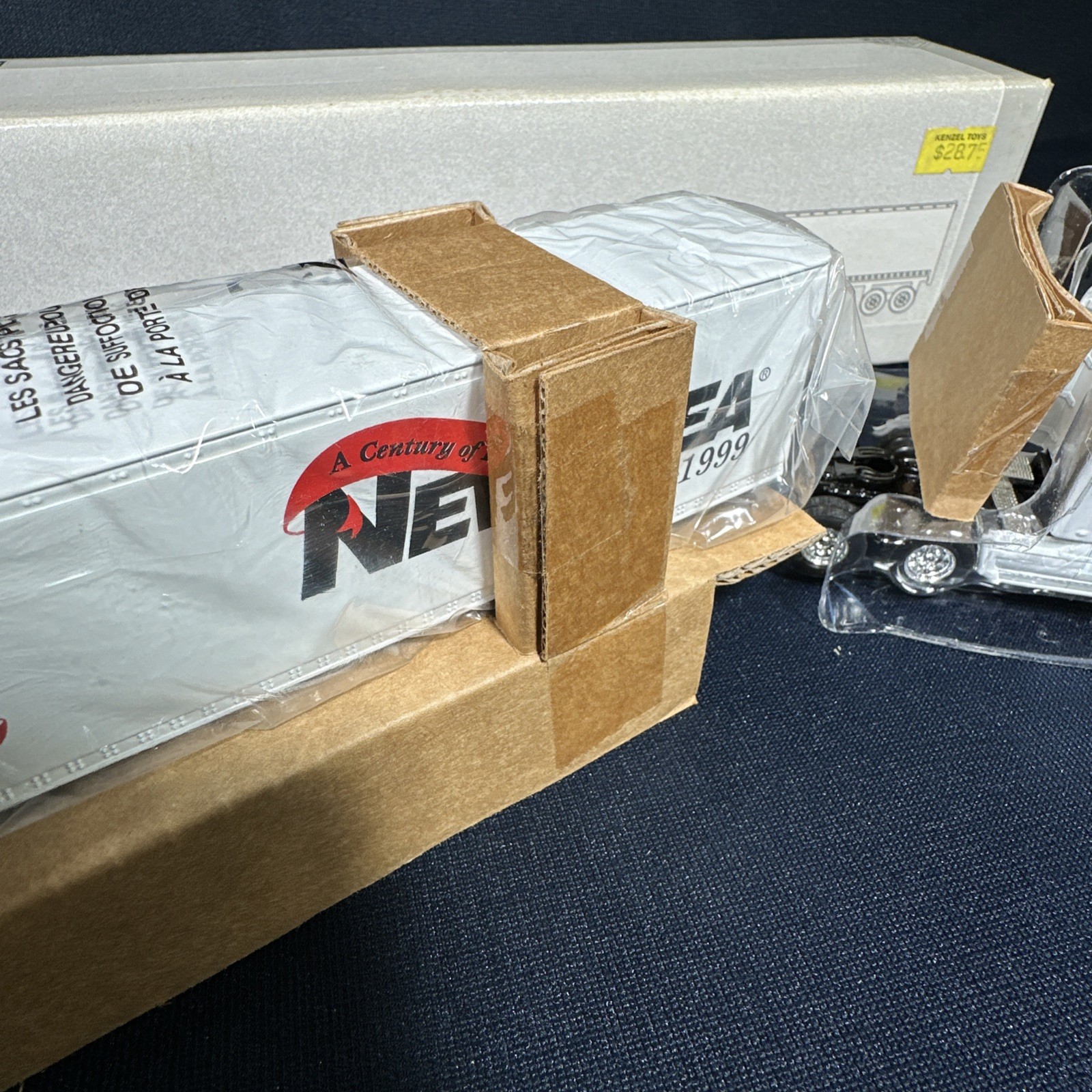 New Idea C120 Freightliner Semi SpecCast 1/64th Scale Limited Edition NIB