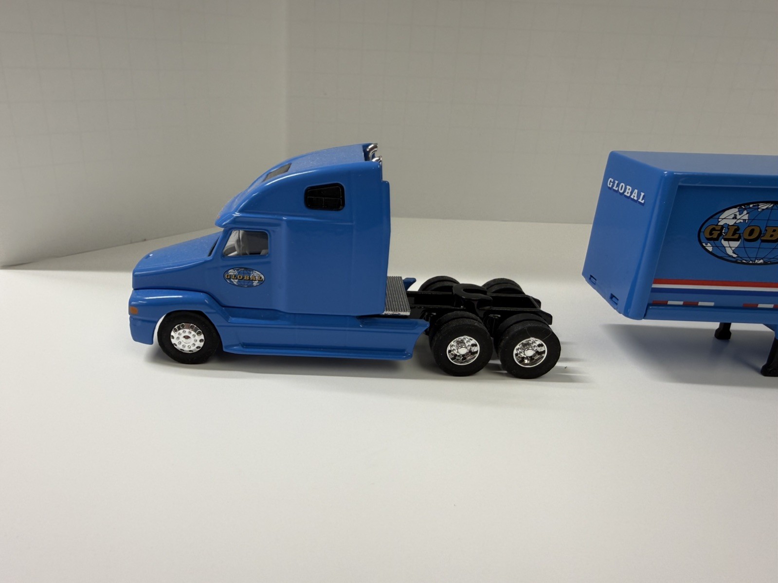 Global Van Lines 1:64 Diecast Tractor Trailer Semi Blue/White/Red. No box.