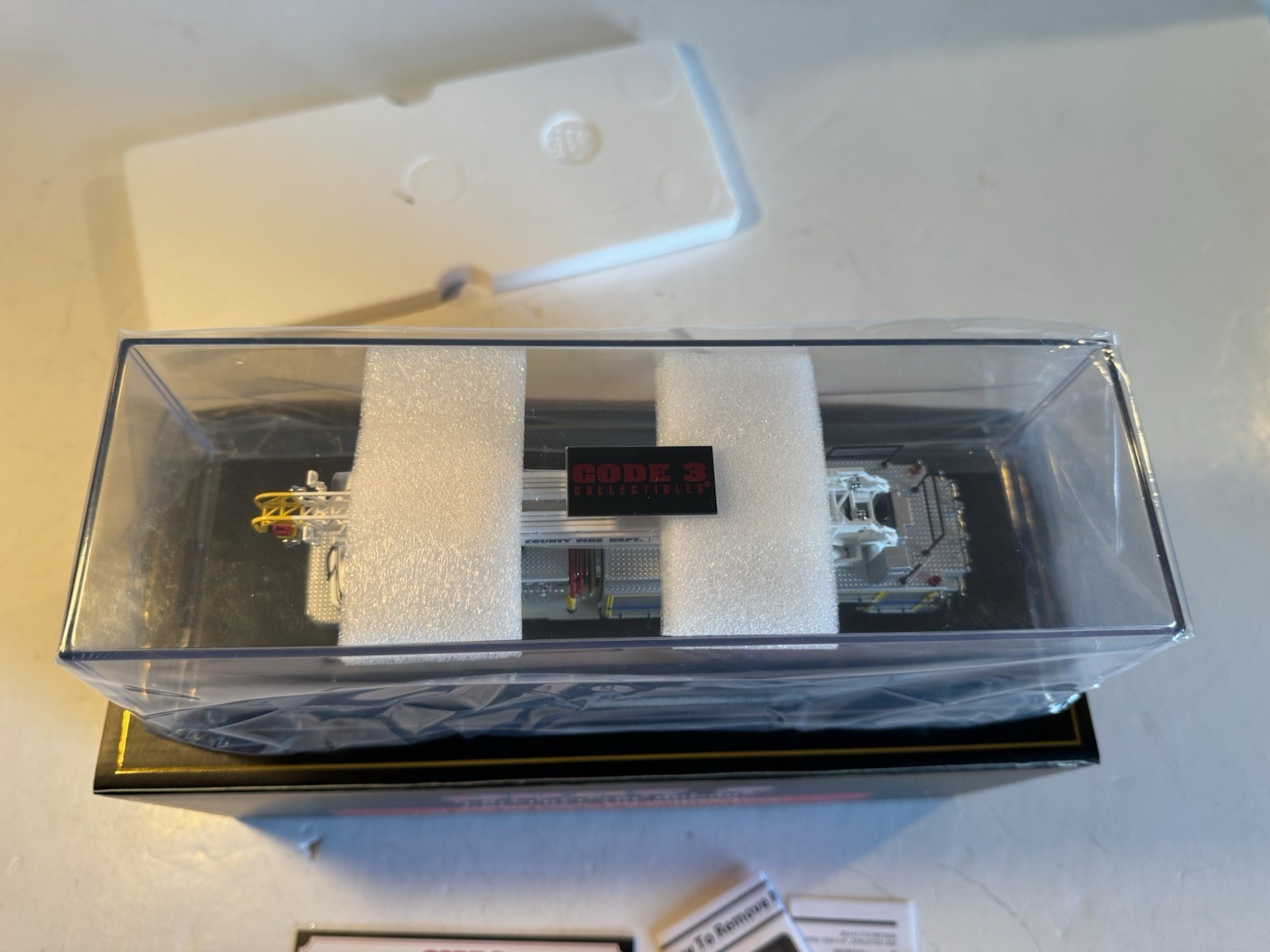 Code 3 , 1:64 Die-CastVentura County Fire Dept ALF Rear Mount RE-40 #12753 MIB