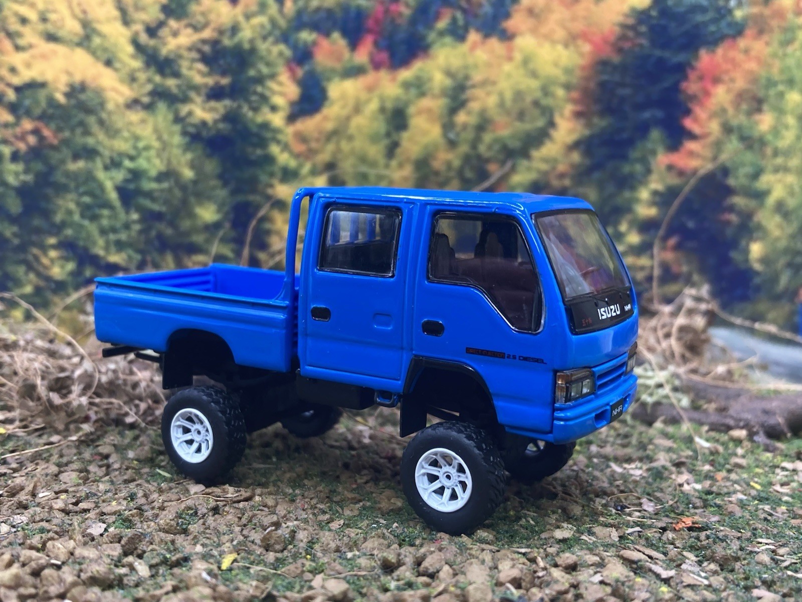 Isuzu NHR Lifted 4×4 Pickup Truck 1/64 Scale Massdi Diecast Custom Model1
