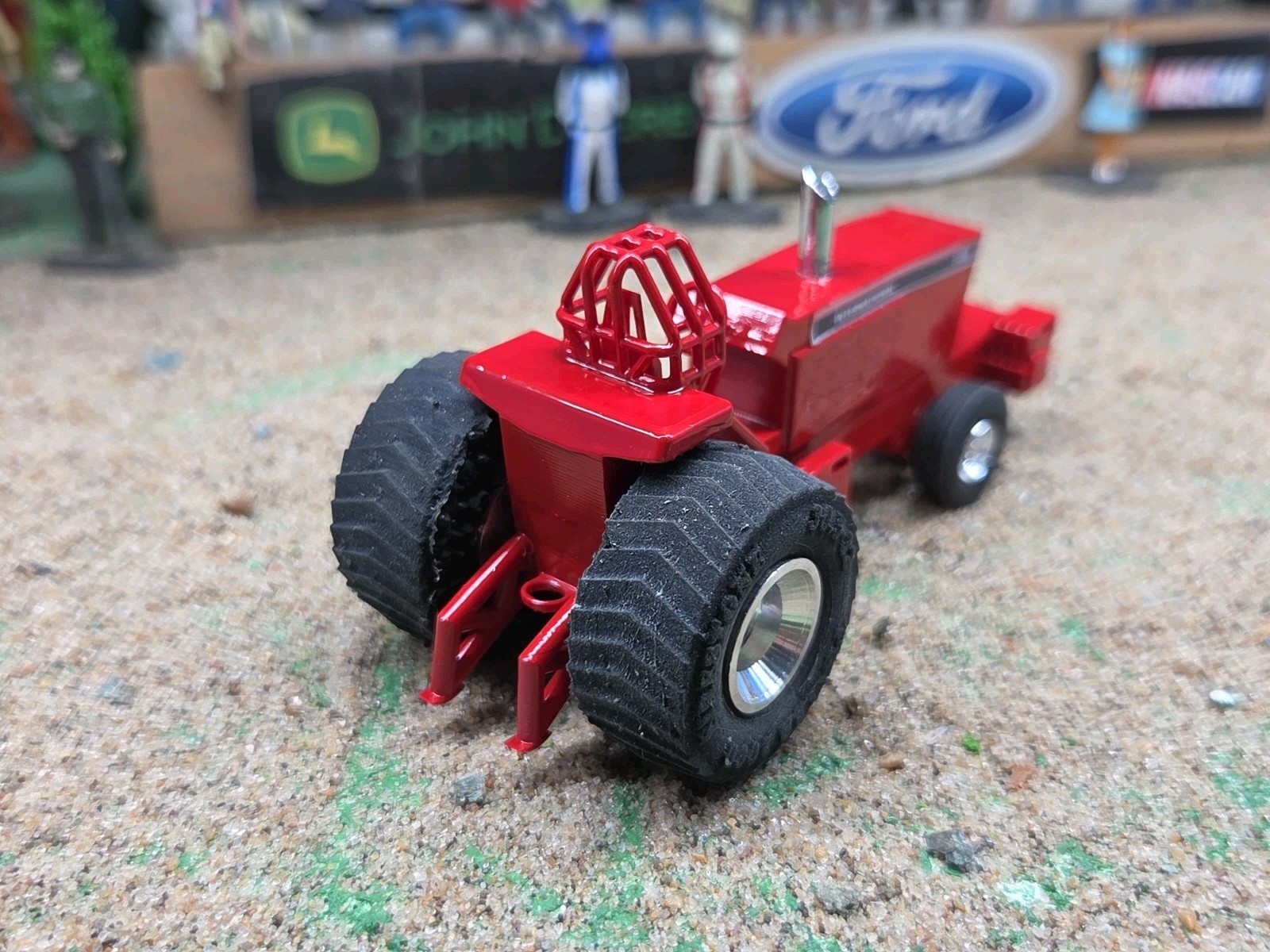 CASE IH International1:64 CUSTOM built TRACTOR pulling PULLER HOT ROD ertl Farm