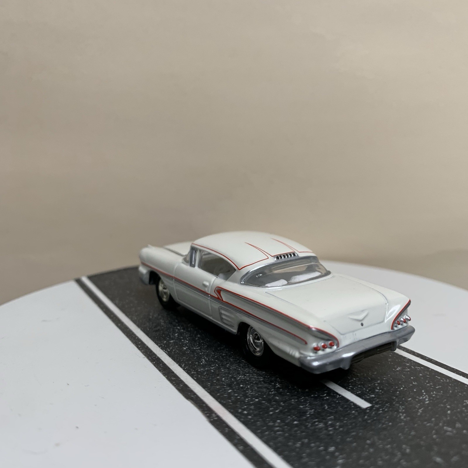 Johnny Lightning American Graffiti 1958 Chevy Impala 2-Door White Red 1:64 NM