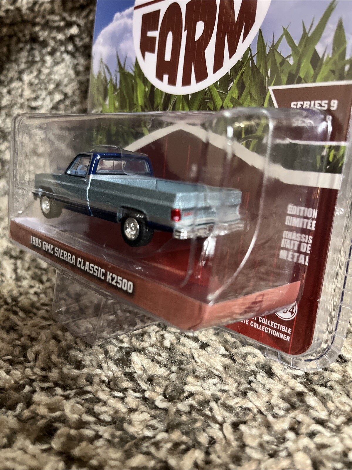 1:64 Greenlight 1985 GMC Sierra Classic K2500 Diecast Down On The Farm NEW!!
