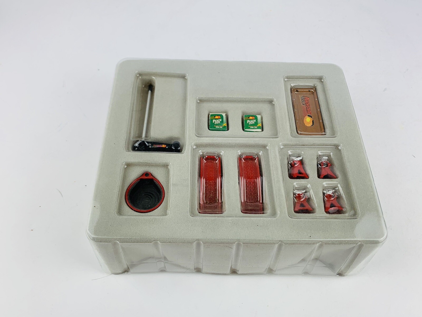 1:18 GMP Parts Dept GARAGE ACCESSORIES KIT II #9012 (Die Cast + Rubber/Plastic)