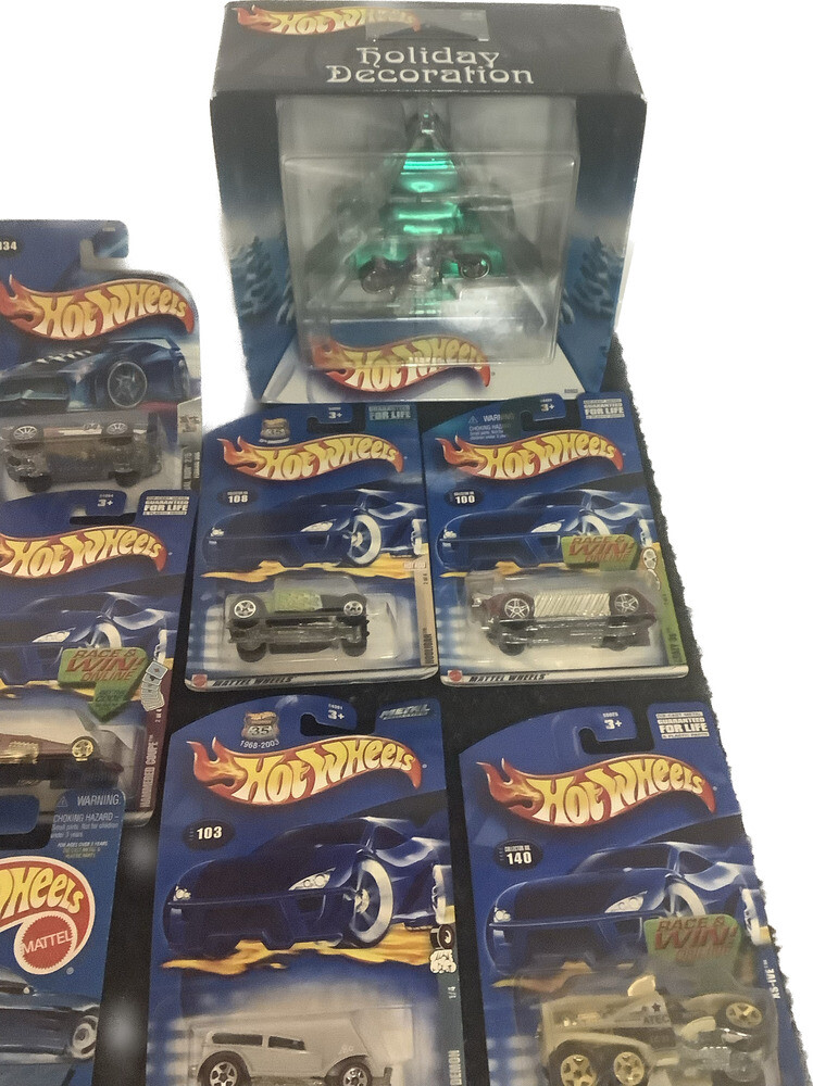 Hot Wheels Bundle – Set of 33 Assorted Cars – (PLEASE SEE PHOTOS) (9250618)