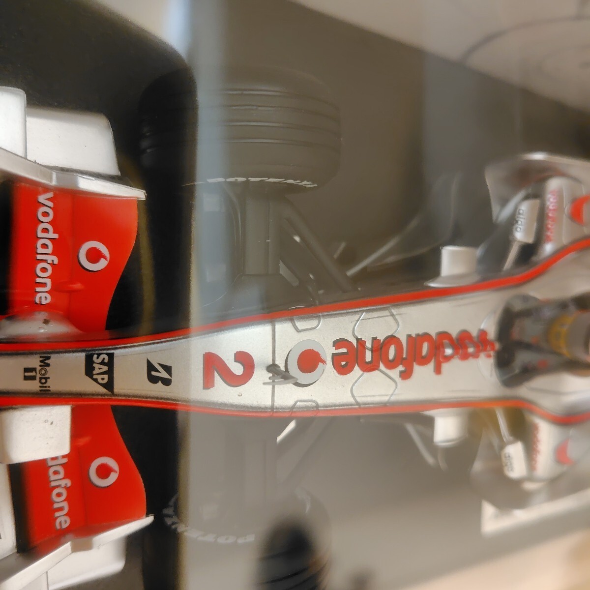 1/18 Hot Wheels Mclaren Mercedes Mp4-22 Lewis Hamilton’S First Winning Machine